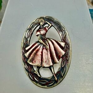 Vintage Singer Dressmakers Award pin 1950’s